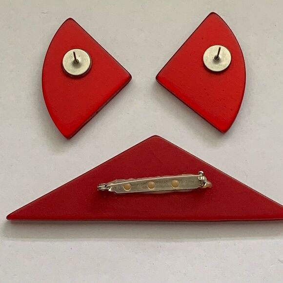 Unique Geo Red Pierced Errings and Matching Pin - Picture 2 of 4